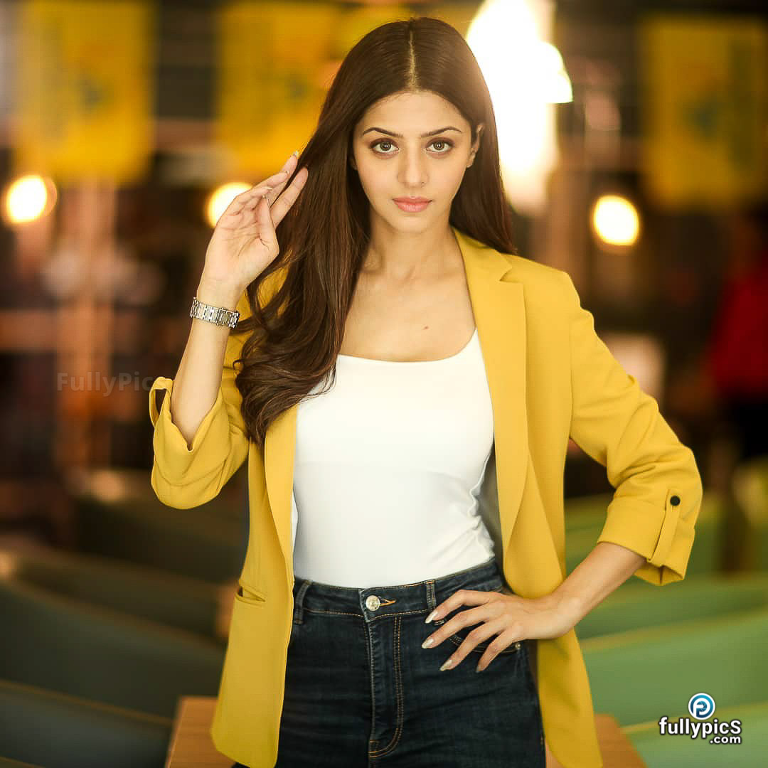 Vedhika HD Picture Gallery