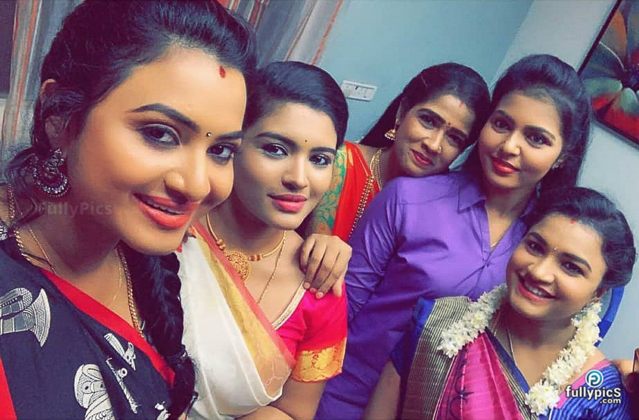 Group Actress HD Picture Gallery